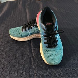 ASICS tennis shoes. Size 7.5 women’s. Lightly worn.